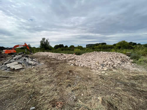 Bens Demolition Division job Demolition old farm buildings for Chappell and Dix photo number 6