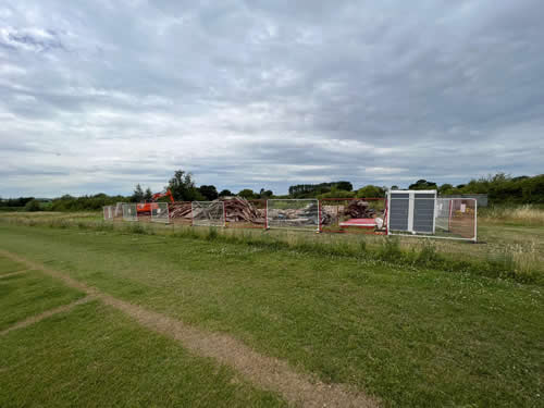 Bens Demolition Division job Demolition old farm buildings for Chappell and Dix photo number 7