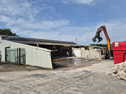 Bens Demolition Division job Wet drop assy roof sheets and take down building photo number 9